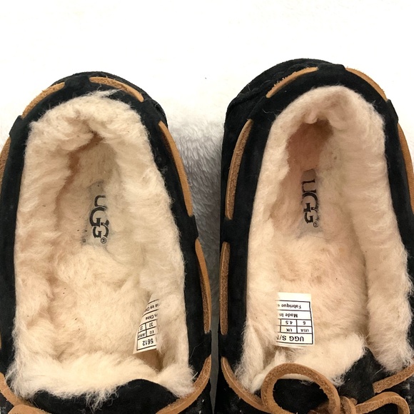 BLACK UGG DAKOTA SUEDE SLIPPER LOAFERS SLIP ON MOCCASIN SHOES SZ 6 - Picture 3 of 12
